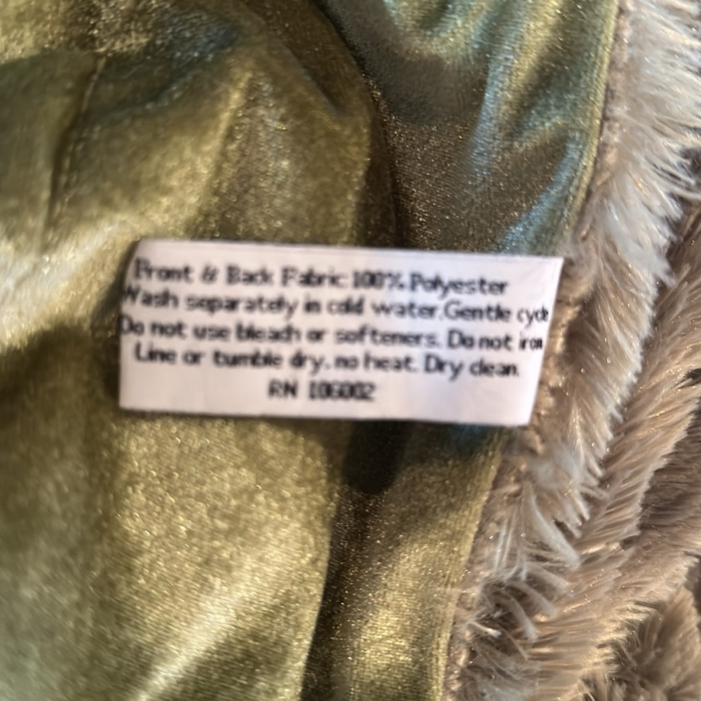 City Chic Green Throw With Rope Tie - Picture 4 of 6